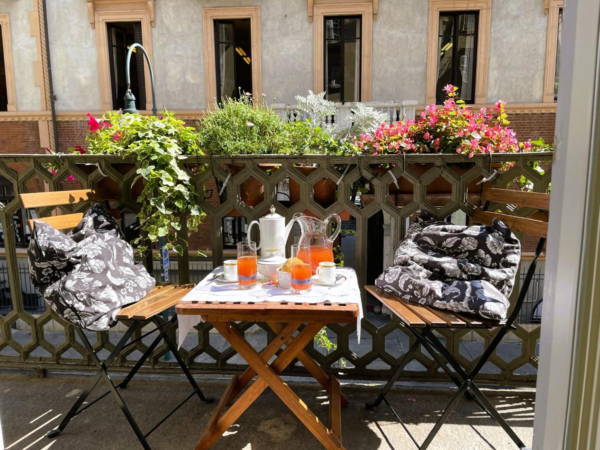 La Casa Di Ringhiera - Silenzioso Appartamento Di Charme Con Balcone Nel Quadrilatero Romano Turin Luaran gambar
